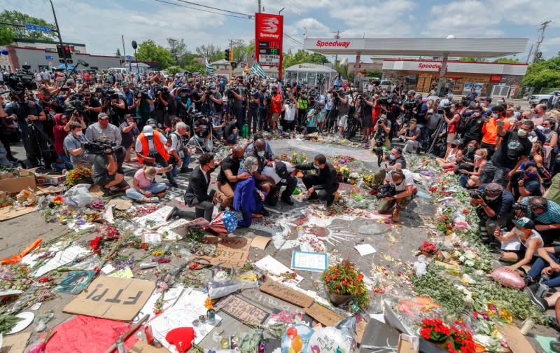 Terrence Floyd visits site of brother's death in Minneapolis