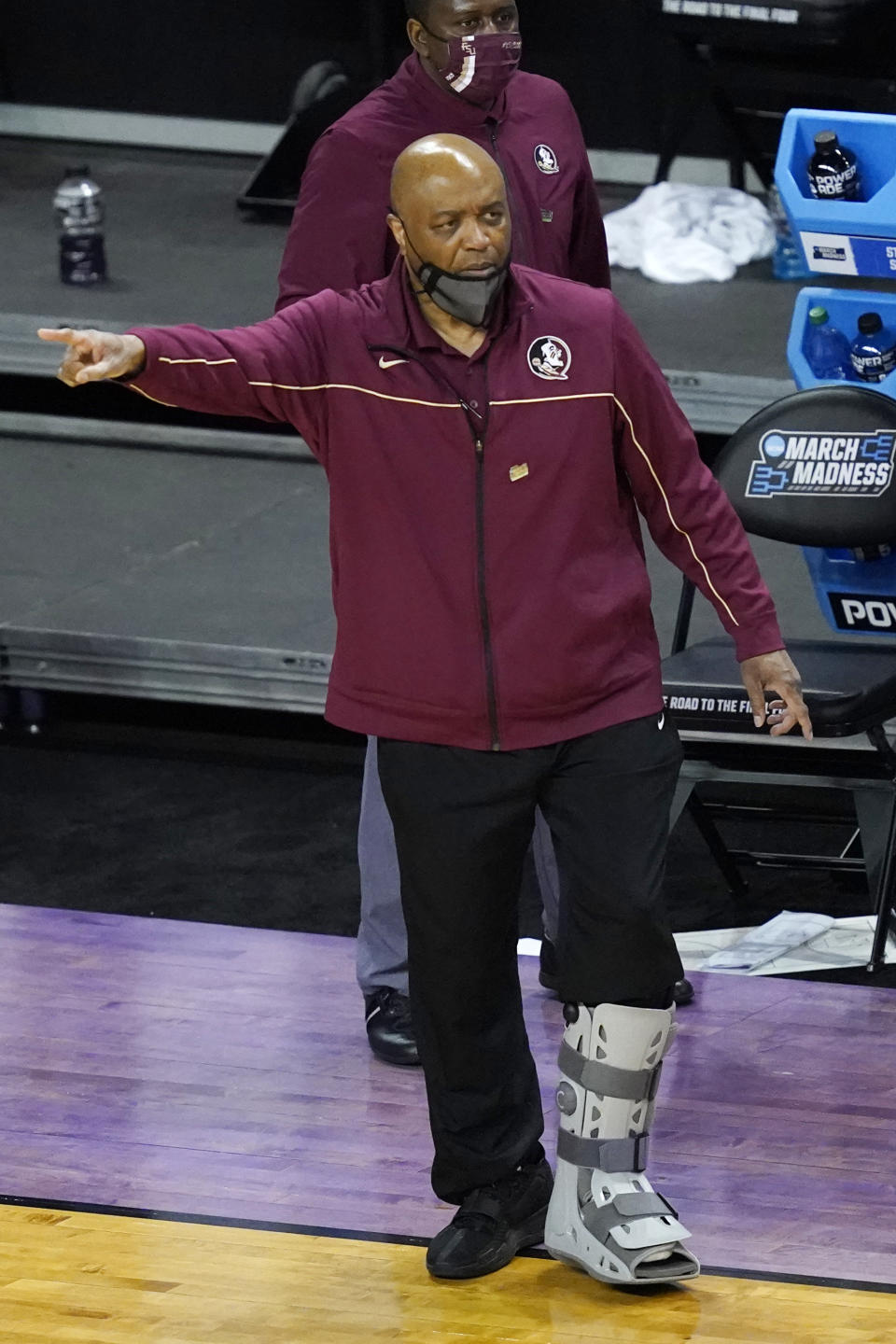 Florida State head coach Leonard Hamilton directs his team during the first half of a second-round game against Colorado in the NCAA college basketball tournament at Farmers Coliseum in Indianapolis, Monday, March 22, 2021. (AP Photo/Charles Rex Arbogast)