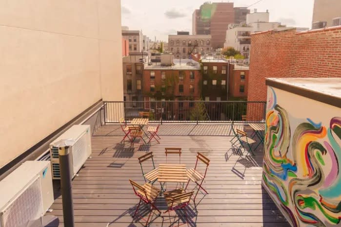 Den Mitbewohnern steht eine großzügige Dachterrasse zur Verfügung. - Copyright: Cohabs