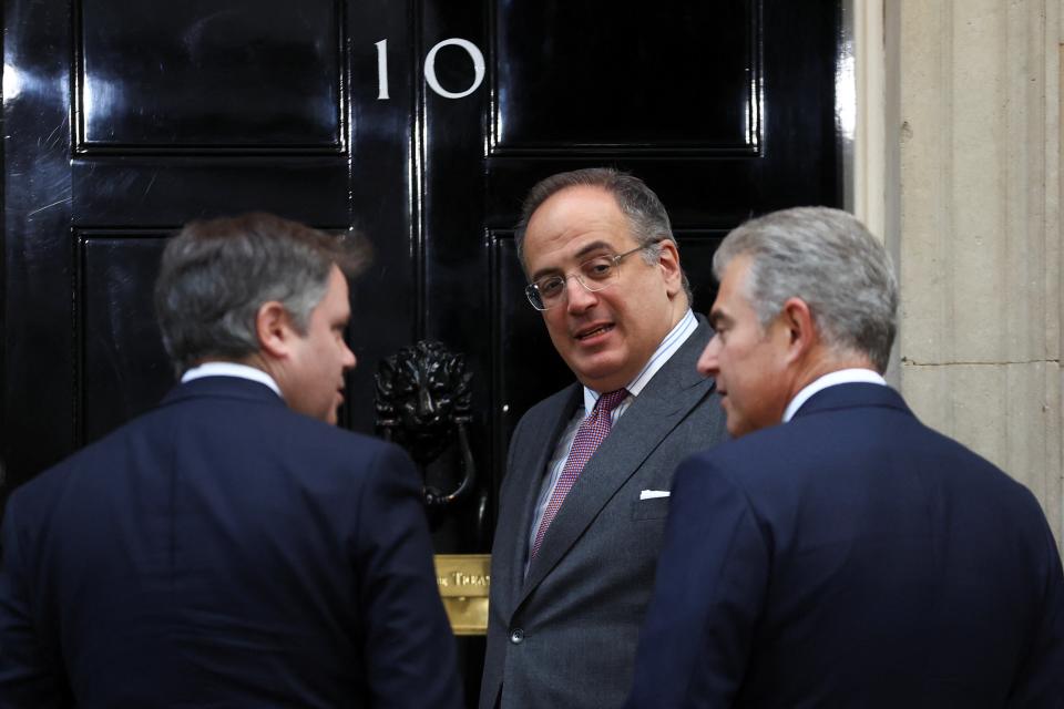 Michael Ellis (middle) (REUTERS)