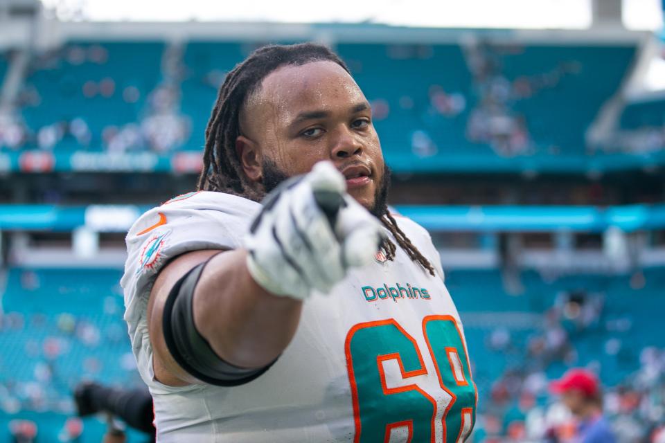 Miami Dolphins guard Robert Hunt is seen while leaving the field after a 30-15 defeat of the Houston Texans.