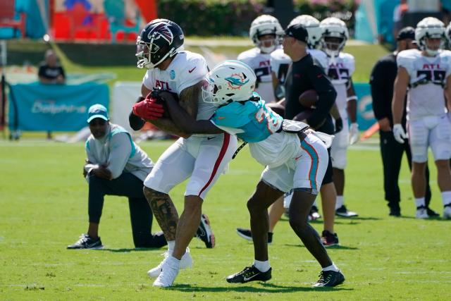 Dolphins' Jaylen Waddle leaves practice early vs. Falcons