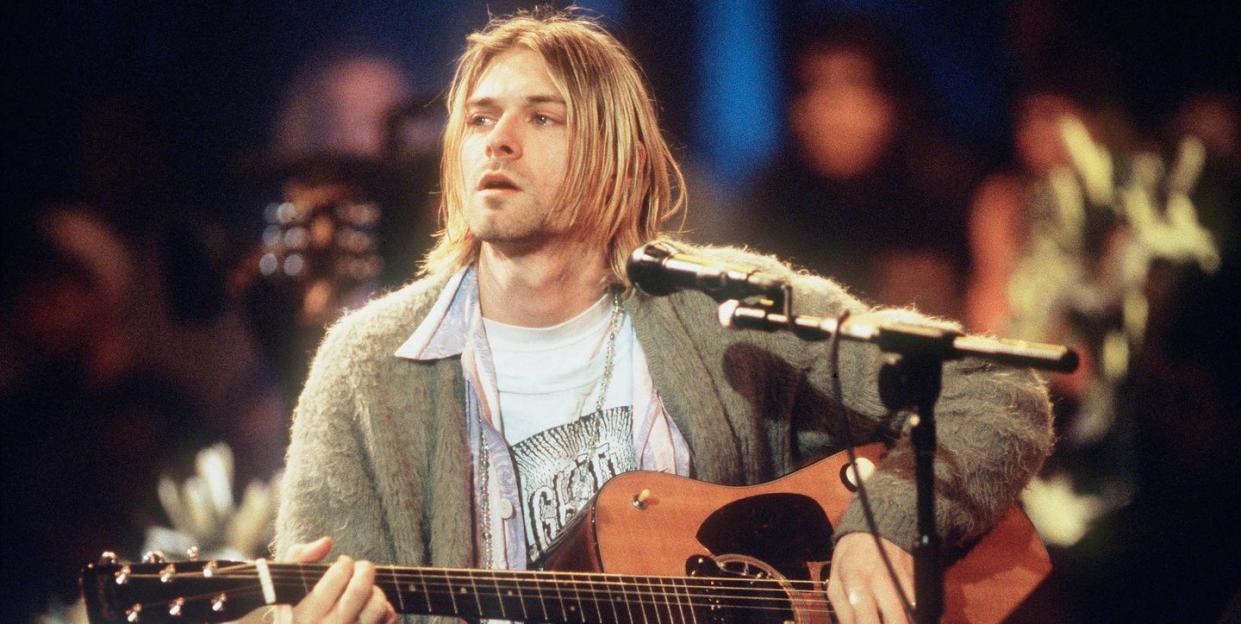 kurt cobain of nirvana performing on mtv unplugged, 1993