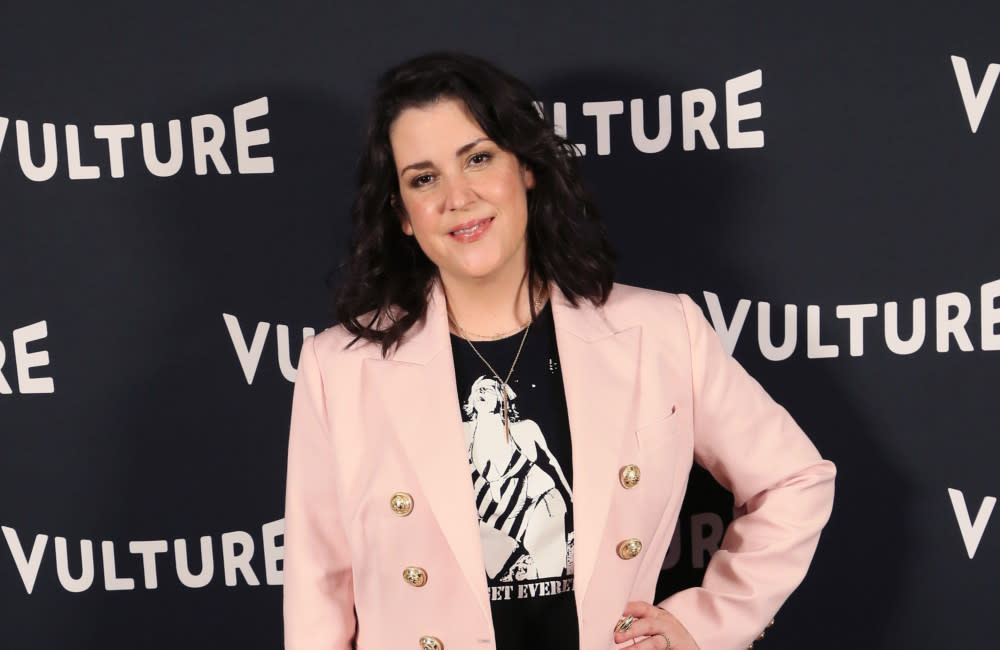 Melanie Lynskey says a crew member hinted that she needed to lose weight credit:Bang Showbiz