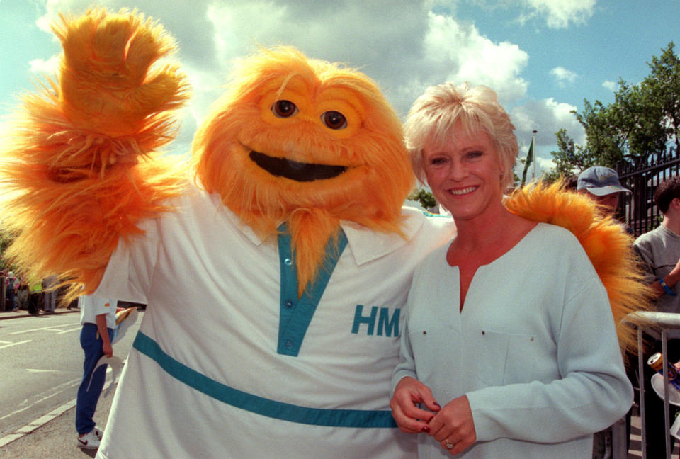 No Commercial Use TV and sports presenter Sue Barker, with fellow tennis fan 'The Honey Monster' at the Wimbledon Tennis Campionships. (Photo by Fiona Hanson - PA Images/PA Images via Getty Images)