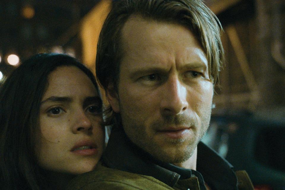 Adria Arjona and Glen Powell in ‘Hit Man' (Courtesy of Netflix)