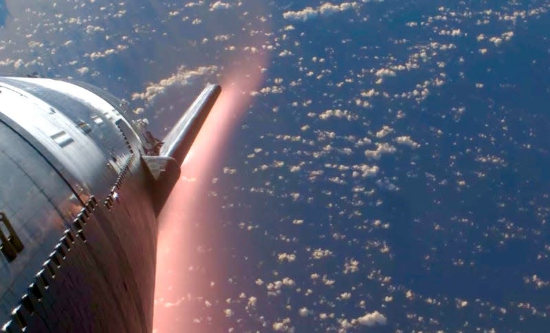 The Starship upper stage during reentry. - Screenshot: SpaceX