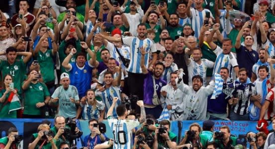 Messi iguala el récord de Maradona, y Enzo Fernández marca, mientras Argentina derrota a México en el Mundial 2022