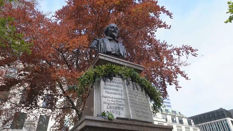 A statue commemorating the publication stands in the City of London.