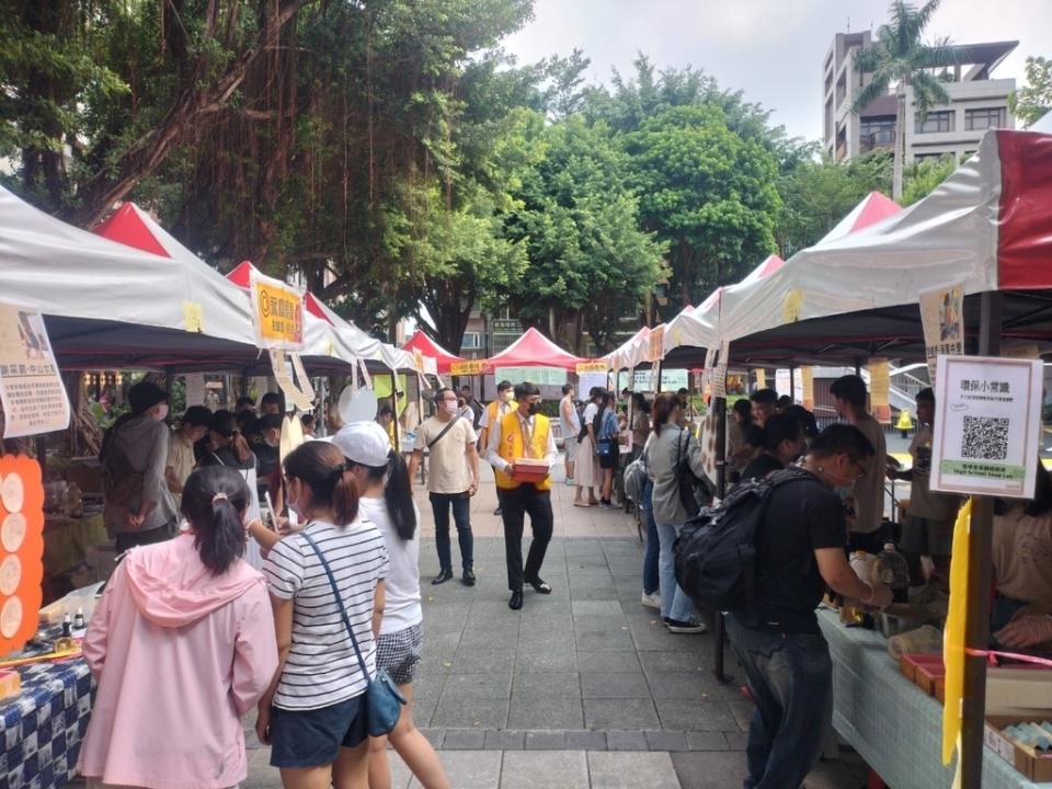 永慶房屋身為各地活動的最佳幫手，力挺學生「皂」環保，用實際行動支援活動舉辦（永慶房產集團提供）