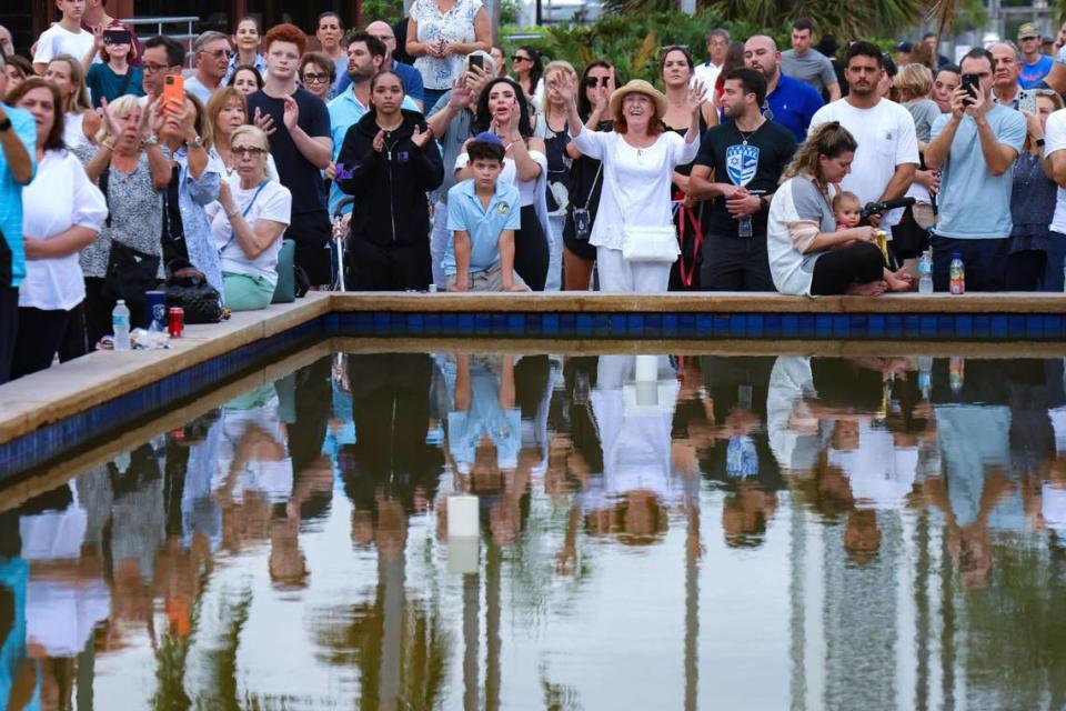 Attendees openly grieved alongside members of the South Florida Jewish community and allies who gathered at the Waterways Shoppes in Aventura to support Israel in its war against Hamas on Monday, Oct. 9, 2023. Carl Juste/cjuste@miamiherald.com