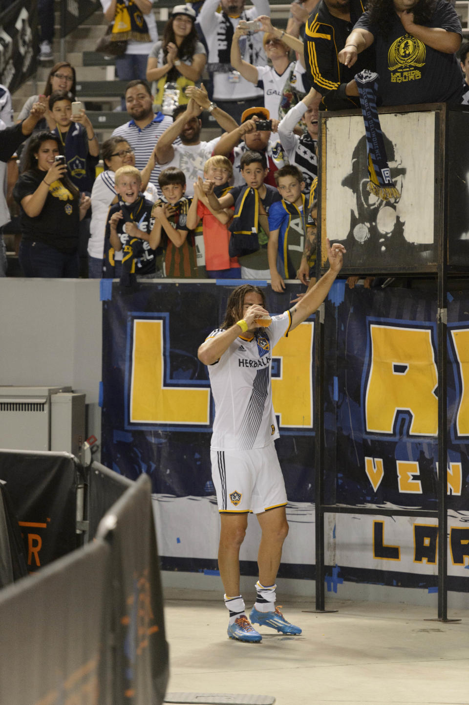 LA Galaxy forward Alan Gordon drinks a beer with fans after the game against Toronto FC. (Kelvin Kuo-USA TODAY Sports)