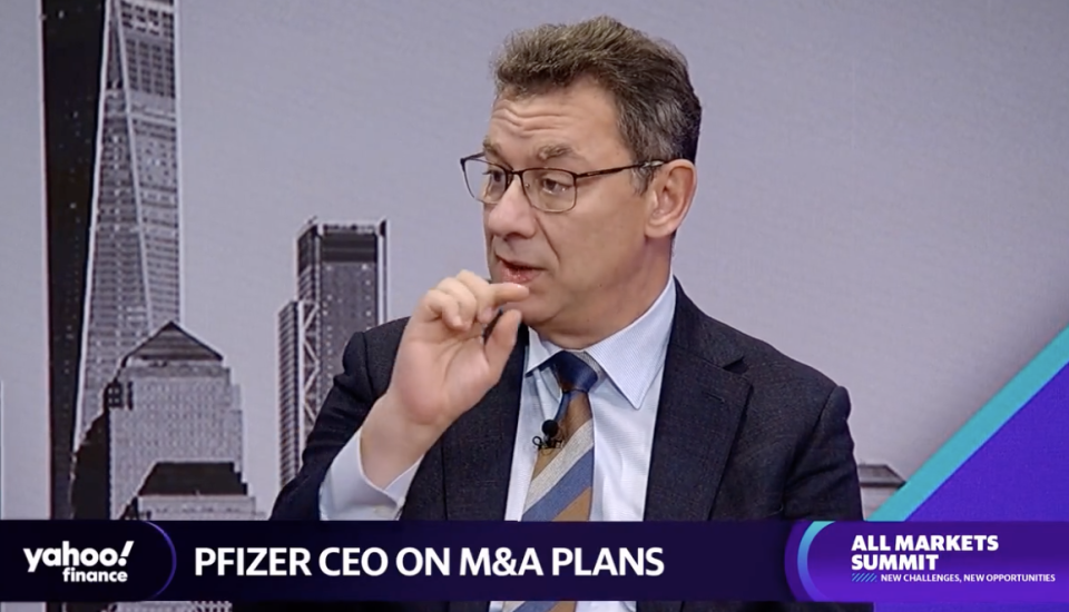 O CEO da Pfizer, Albert Bourla, fala com Julie Hyman, do Yahoo Finance.
