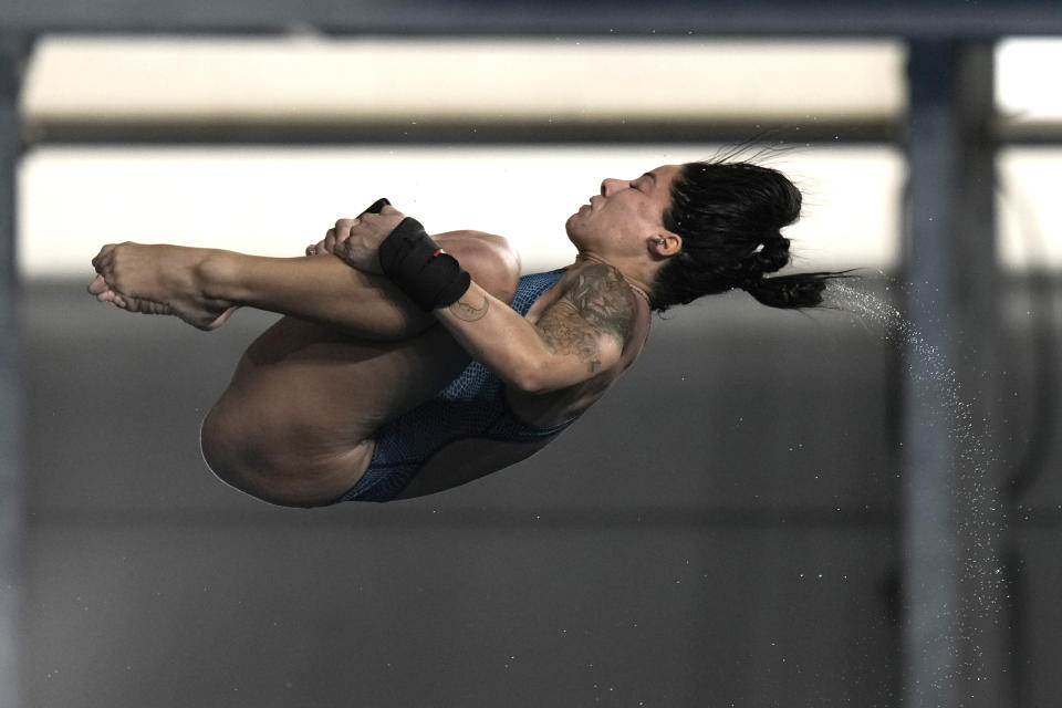 La brasileña Ingrid Oliveira compite en la ronda preliminar de la plataforma de 10 metros de los Juegos Panamericanos de Santiago, Chile, viernes, Oct. 20, 2023. (AP Photo/Eduardo Verdugo)