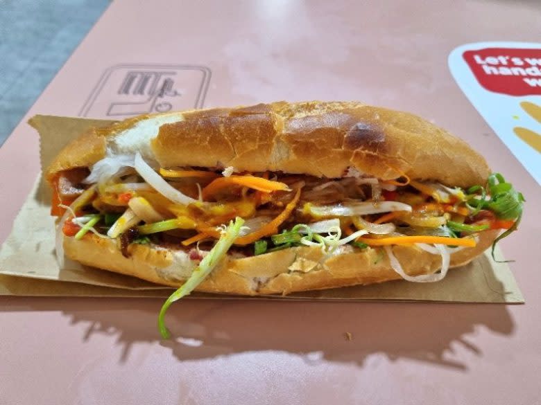 toa payoh lorong 8 - banh mi closeup