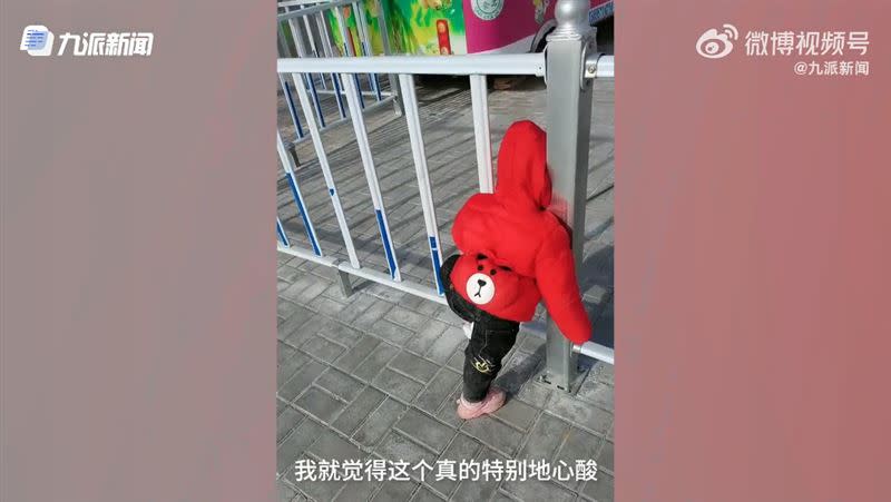 &#x005973;&#x007ae5;&#x0053ea;&#x0080fd;&#x007ad9;&#x008457;&#x006c92;&#x008fa6;&#x006cd5;&#x005750;&#x00ff0c;&#x008b93;&#x008def;&#x004eba;&#x00770b;&#x004e86;&#x0090fd;&#x0089ba;&#x005f97;&#x009f3b;&#x009178;&#x003002;&#x00ff08;&#x005716;&#x00ff0f;&#x007ffb;&#x00651d;&#x0081ea;&#x004e5d;&#x006d3e;&#x0065b0;&#x00805e;&#x00ff09;