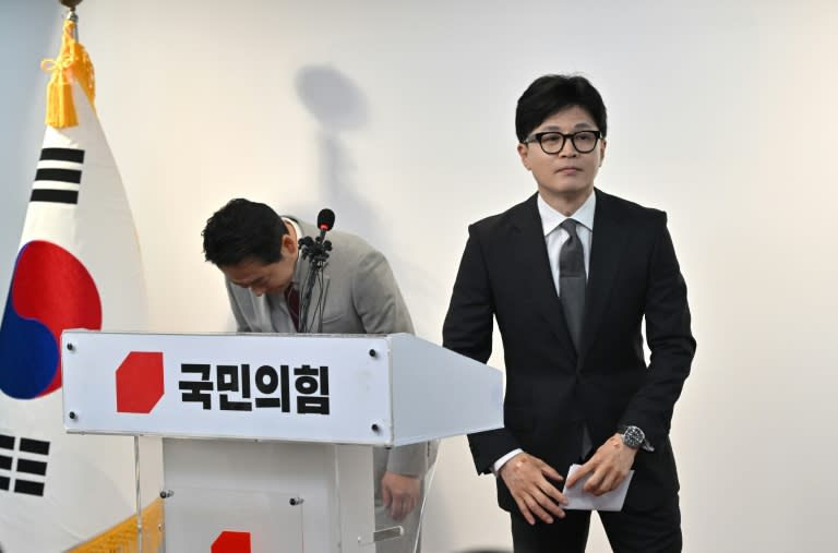 People Power Party leader Han Dong-hoon (R) announced his resignation Thursday after a bruising election defeat (Jung Yeon-je)