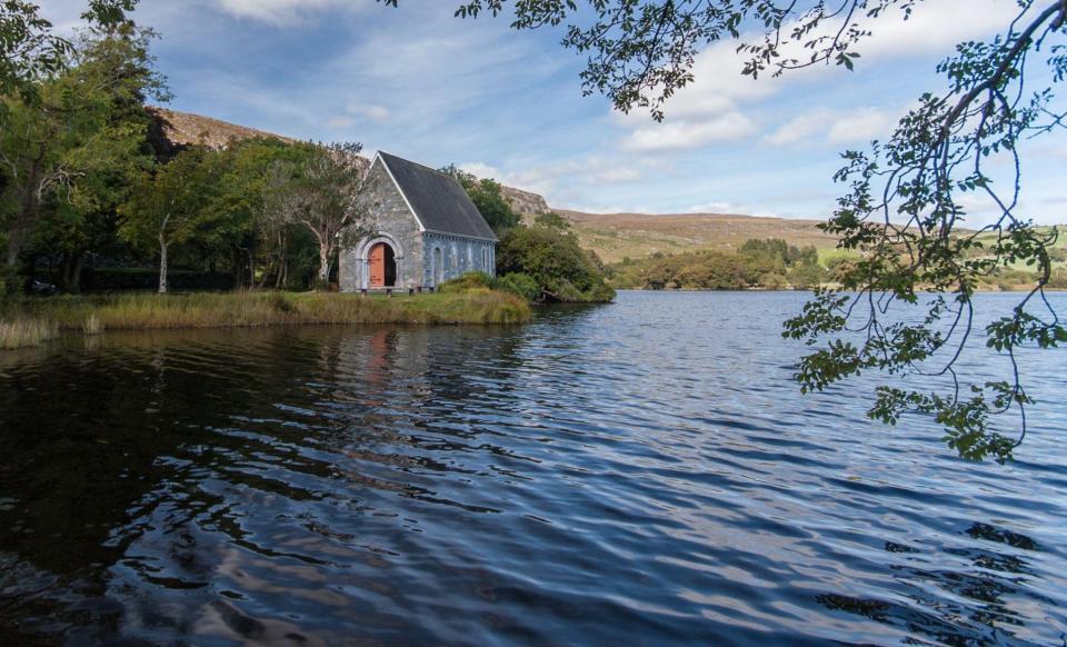 Gougane Barra lake's peaceful landscape made it an ideal setting for constructing St Finbar's Oratory