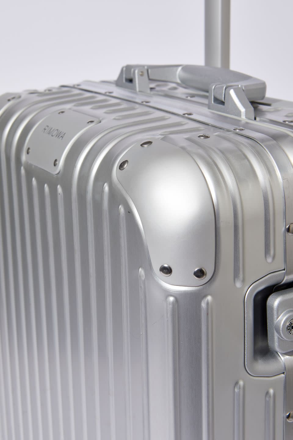 rimowa carry on suitcae review