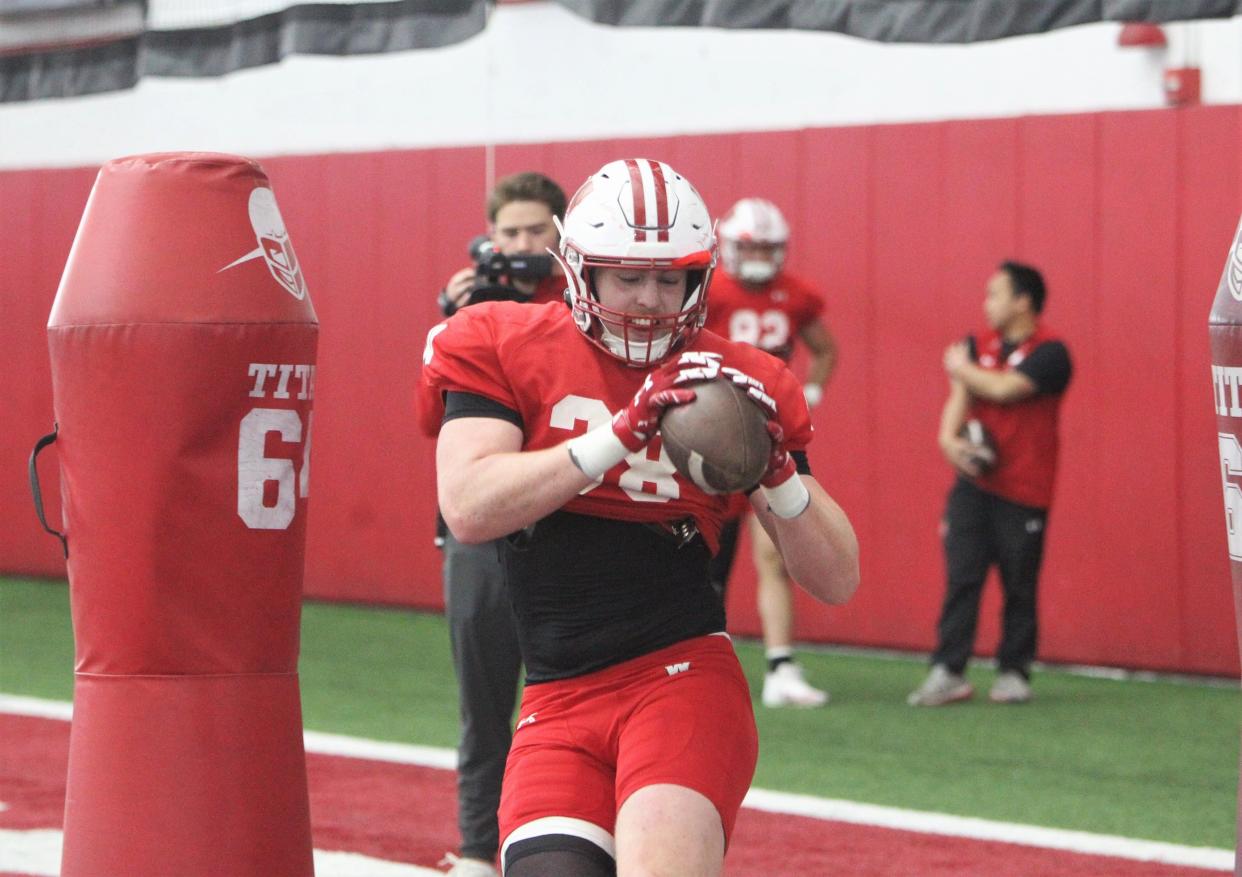 Tucker Ashcraft is one of three Wisconsin tight ends who stood out in spring practice.