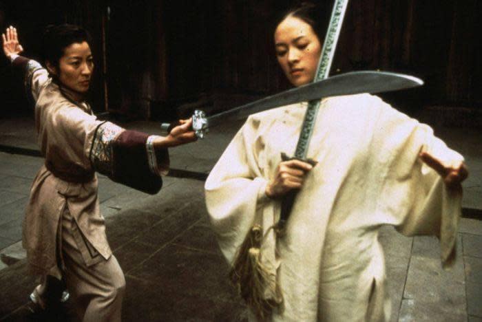 楊紫瓊（左）和章子怡（右）合作《臥虎藏龍》。（網路照片）