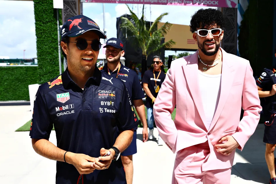  Sergio P&#xe9;rez y Bad Bunny (Foto: Mark Thompson/Getty Images)