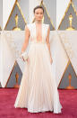 Olivia Wilde looks like a greek goddess in a daringly low-cut couture Valentino gown, complemented with a crystal choker.