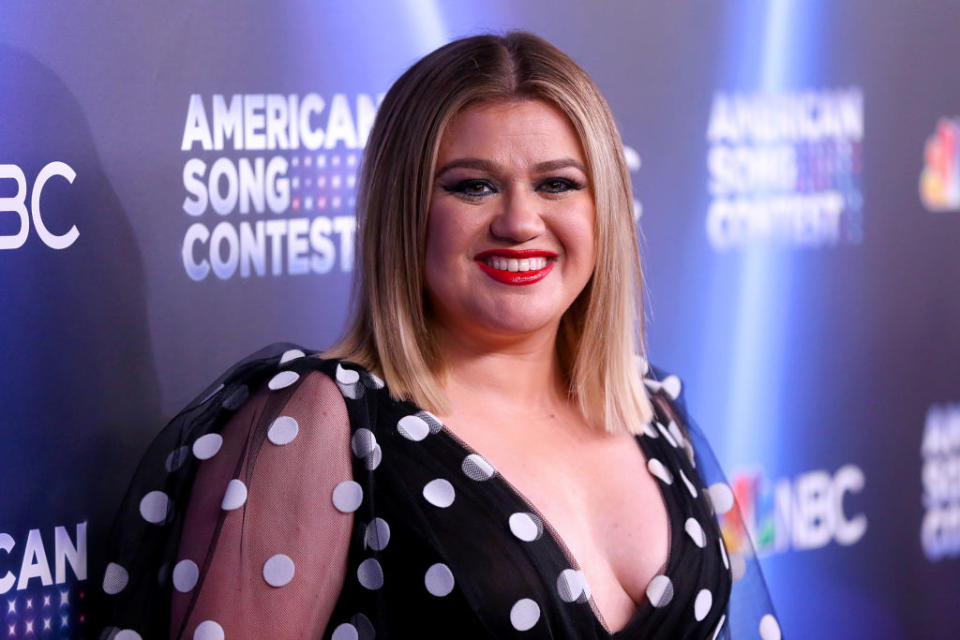 Host Kelly Clarkson attends the 