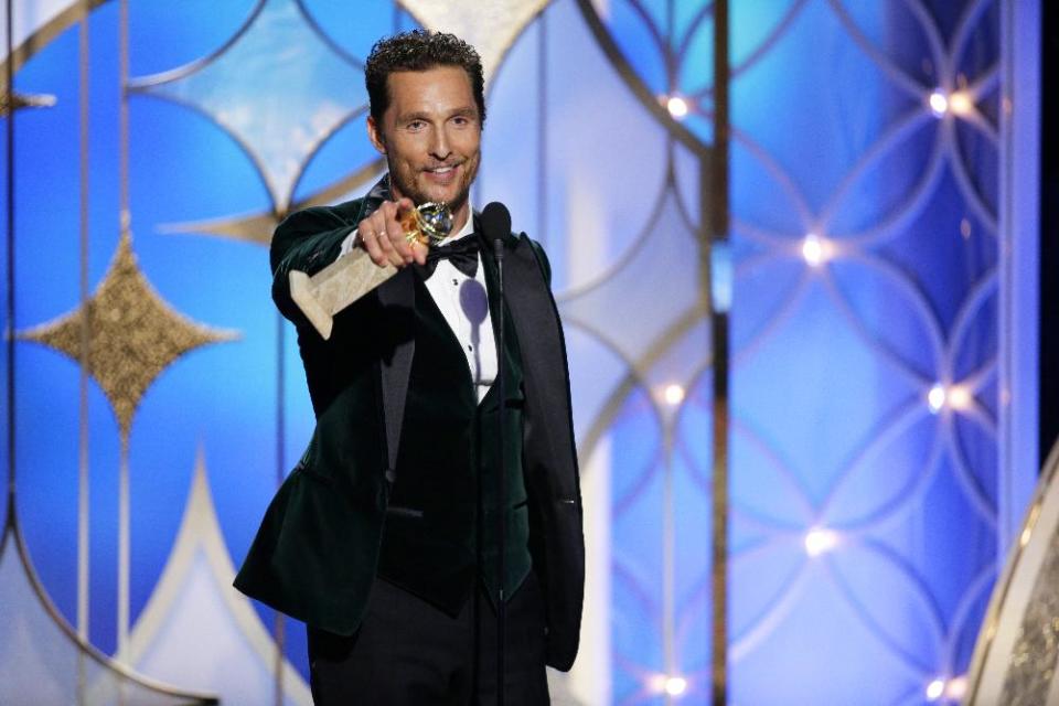 En esta imagen proporcionada por NBC, Matthew McConaughey acepta el Globo de Oro al mejor actor de drama por su trabajo en "Dallas Buyers Club", el domingo 12 de enero del 2014 en el hotel Beverly en Beverly Hills, California. (AP Foto/NBC, Paul Drinkwater)