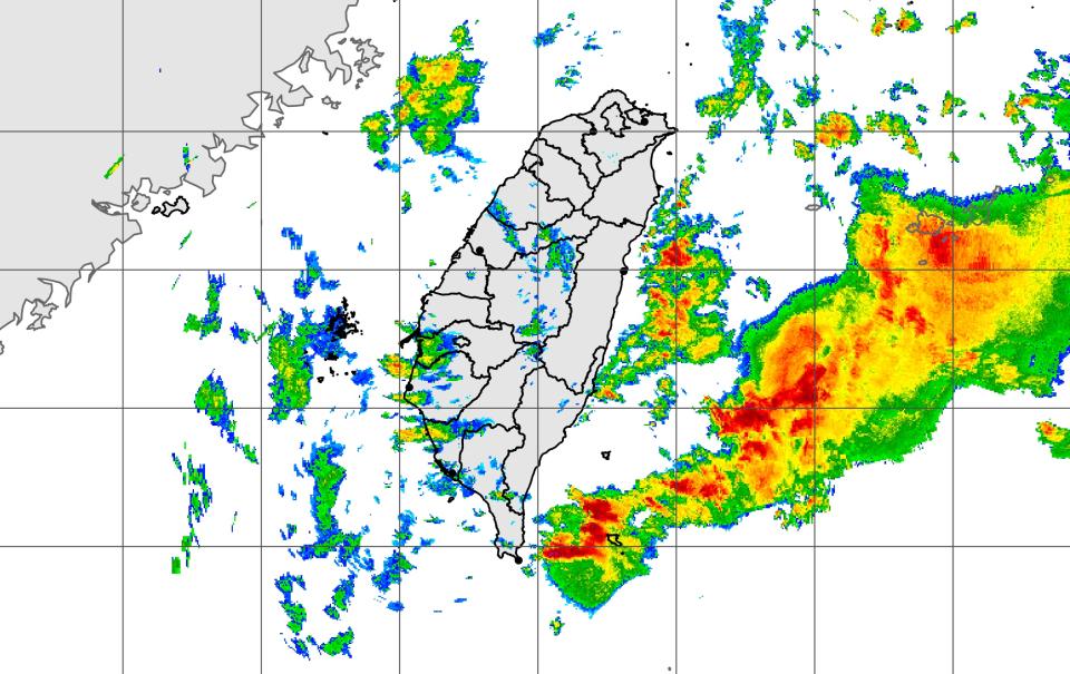 鋒面接近，天氣不穩定，東部及東南部有局部短暫陣雨或雷雨外，西半部及東北部也將轉為有局部短暫陣雨或雷雨的天氣，尤其午後各地降雨機率高，中部以北地區及其他各地山區容易出現局部大雨。（圖：氣象署網站）