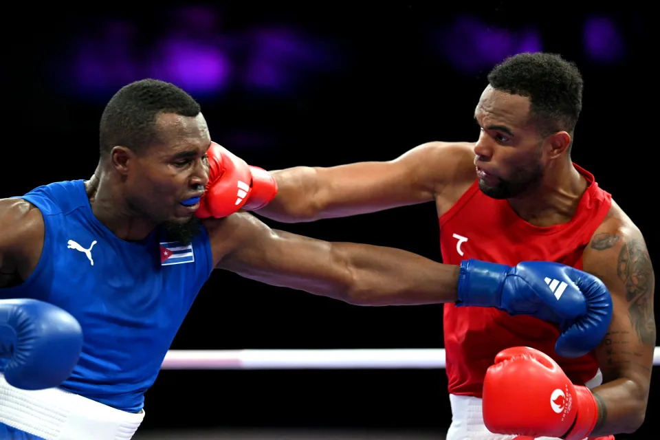 Julio César La Cruz Peraza (Cuna) vs  Loren Berto Alfonso Domínguez (Azerbaiyán) Foto: MOHD RASFAN/AFP via Getty Images