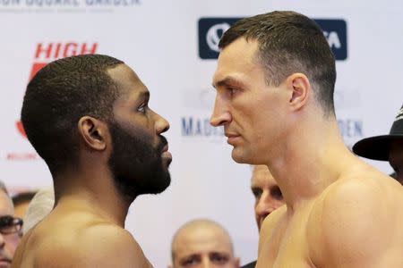 Reigning heavyweight champion Wladimir Klitschko (R) of Ukraine and U.S. boxer Bryant Jennings face each other during an official weigh-in ahead of their fight in New York April 24, 2015. REUTERS/Eduardo Munoz