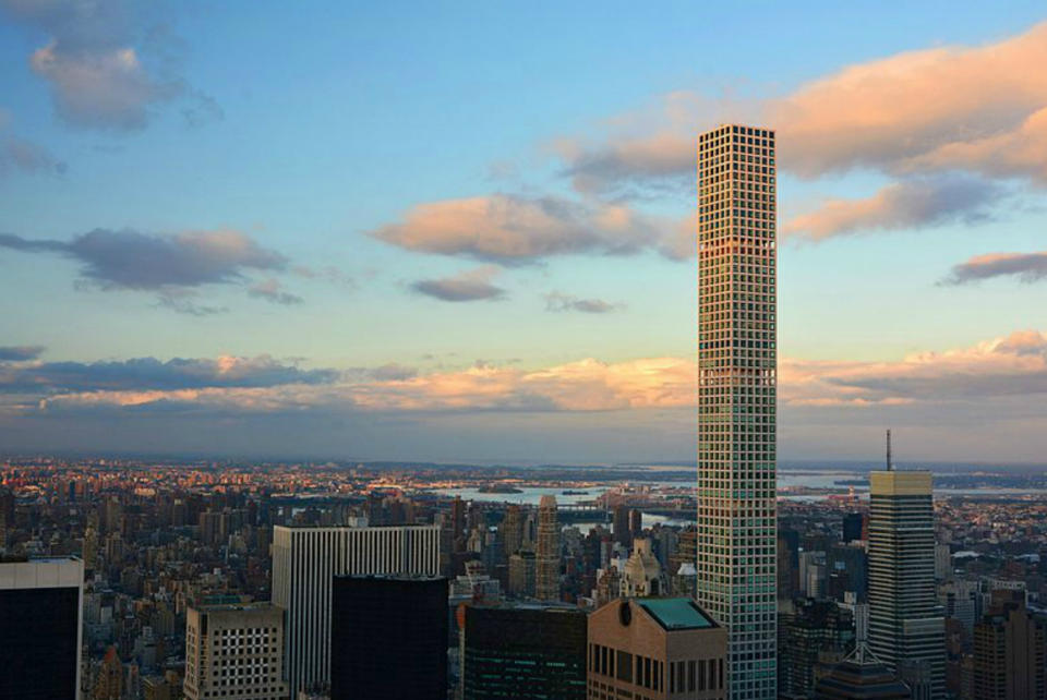 <p>En la imagen, el 432 Park Avenue de Nueva York, el edificio residencial más alto de todo occidente con 425 metros y, a la vez, el más caro de la Gran Manzana. En su interior, alberga 104 viviendas de lujo. (Foto: Wikimedia Commons). </p>