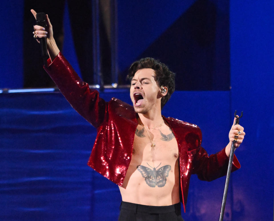 LONDON, ENGLAND - FEBRUARY 11: (EDITORIAL USE ONLY) Harry Styles performs live on stage during The BRIT Awards 2023 at The O2 Arena on February 11, 2023 in London, England. (Photo by Karwai Tang/WireImage)