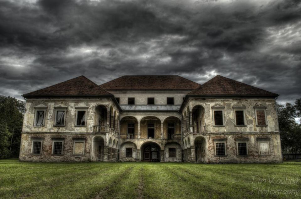 <p>An imposing mansion collects dust in a secluded European field. <br></p><p>Photo: Flickr/<a href="https://www.flickr.com/photos/108647707@N06/10949204795/in/photolist-hFxx82-BGWfG9-gisrfS-BBMxS3-eicn57-nnFjyA-nECFPt-o3boTk-gTdaAu-DhoBCR-oMb8tU-EK5juP-26neRV7-8nTRw1-s8RULR-FVSZCz-rMpoWH-bnfzK8-cwVn17-bwAxoW-roMou5-fKKmSj-ZXo8od-qc988f-dgQoZs-hqXmCL-fLGWcd-cztfv7-8A7obS-oswrRK-ajagG2-ddY2Hx-CosT9z-9gVcea-bMjnwB-dPtaRV-9r7ceR-oZ1VZg-QAZaMf-ie7ACr-pAFzJQ-9cGYne-8iyqgJ-aRakfF-24EgFFE-9cL5co-c8xtKq-ddX8gr-7QB19i-bBGWSN" rel="nofollow noopener" target="_blank" data-ylk="slk:Tim Vauhnik;elm:context_link;itc:0;sec:content-canvas" class="link ">Tim Vauhnik</a></p>