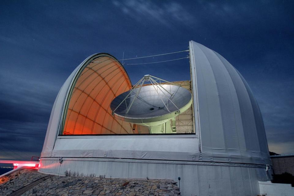 The 12-metre radio telescope at the Steward Observatory was used to observe the phosphorus (Steward Observatory)