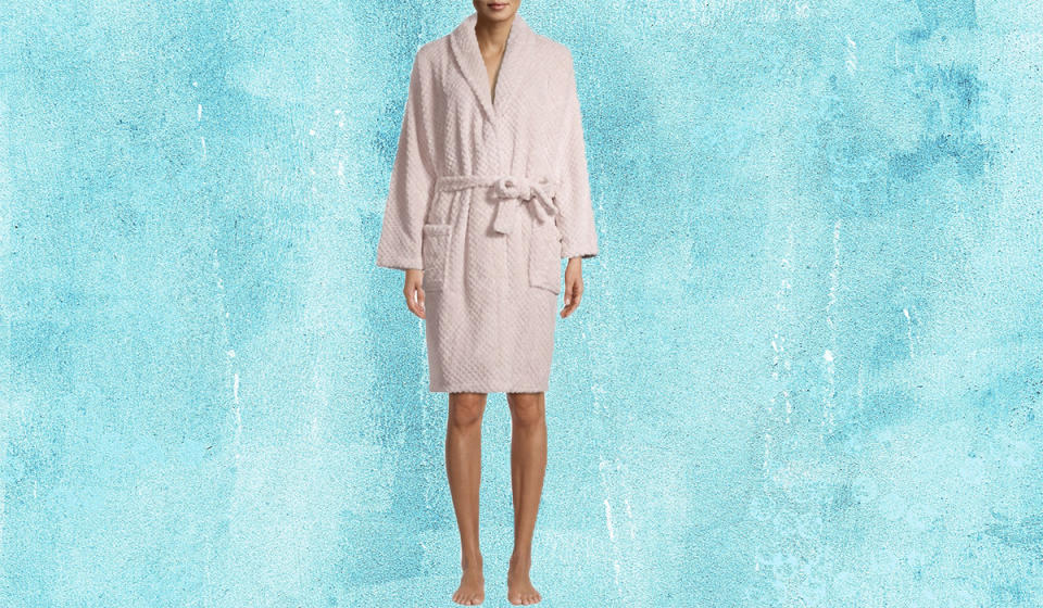 Curl up in this cozy (yet lightweight) robe. (Photo: Walmart)
