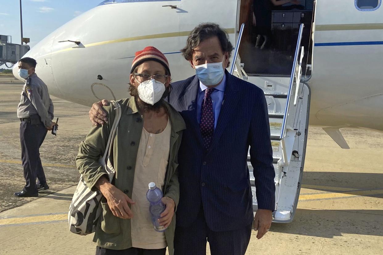 Fenster poses with former U.S. Ambassador to the U.N. Bill Richardson, right, after his release.