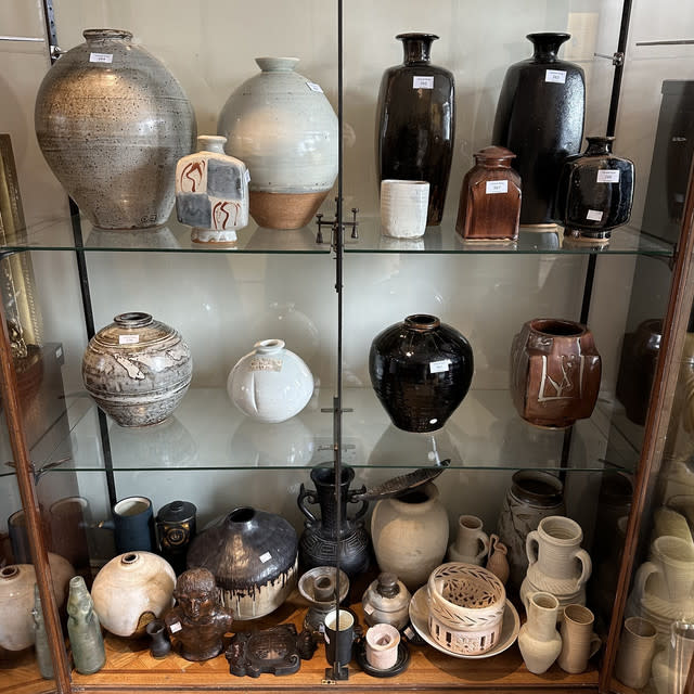 Pottery collection destined for the charity shop makes £13,000 at auction