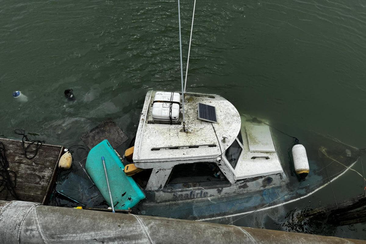 The boat was sinking near the Old Toll Bridge in Shoreham <i>(Image: Sussex News and Pictures)</i>