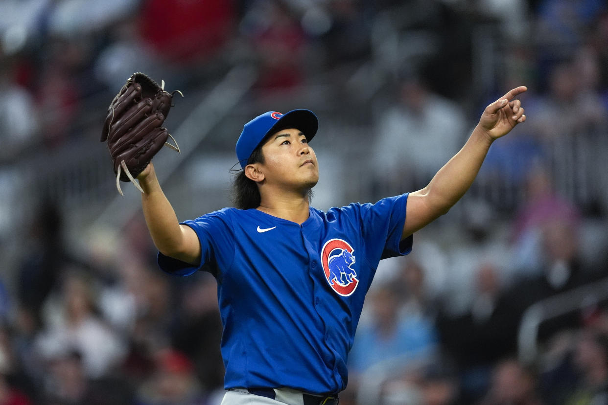 Shota Imanaga, lanzador de los Chicago Cubs, se convirtió en el pitcher con promedio de carreras limpias más bajo tras 9 aperturas, superando la marca de Fernando Valenzuela. (AP Foto/John Bazemore)