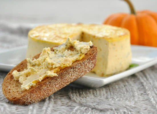 <strong>Get the <a href="http://www.peasandcrayons.com/2011/10/savory-pumpkin-cheesecake-spread_13.html">Savory Pumpkin Basil Cheesecake Spread recipe</a> by Peas & Crayons</strong>