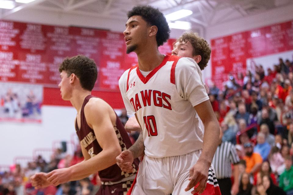 Rossville junior Mason Jones (10) keeps an eye on the ball in the first half of the War on 24 game Friday, February 9, 2024, inside Rossville High School.