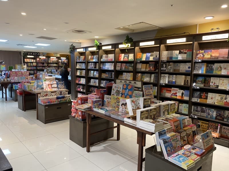 金石堂書店重回天母商圈  進駐大葉高島屋 金石堂書店8日重回台北天母商圈、進駐大葉高島屋 百貨並開幕，天母店也推出各項優惠，盼繼續灌溉閱 讀種子。 （金石堂提供） 中央社記者邱祖胤傳真  113年3月8日 