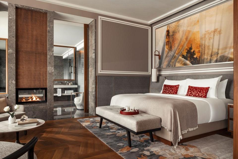 All rooms use earthy colours like brown and grey with hints of autumnal orange (O&O Portonovi)