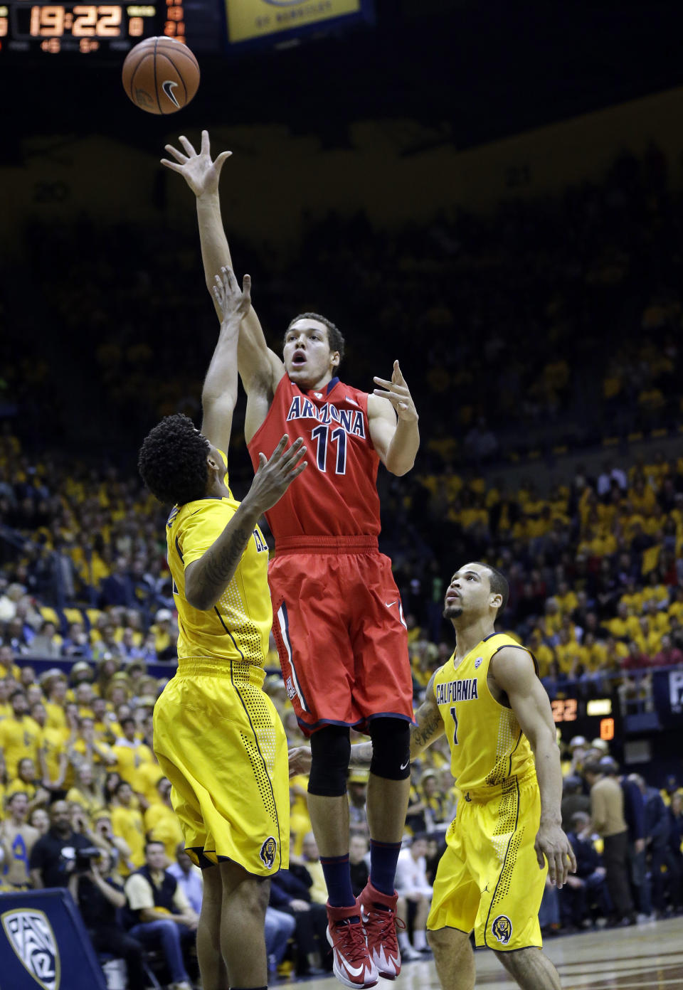 Arizona forward Aaron Gordon (11) shoots over California guards Tyrone Wallace, left, and Justin Cobbs (1) during the first half on an NCAA college basketball game Saturday, Feb. 1, 2014, in Berkeley, Calif. (AP Photo/Marcio Jose Sanchez)