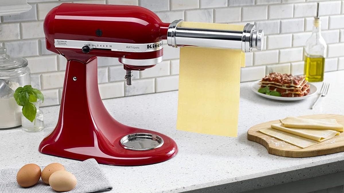  KitchenAid 9-Speed Digital Hand Mixer with Turbo Beater II  Accessories and Pro Whisk - Candy Apple Red: Home & Kitchen