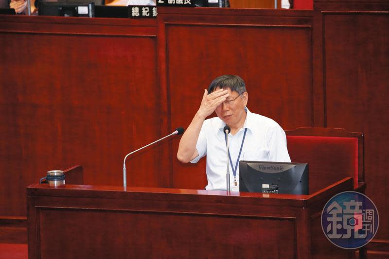 大巨蛋爭議幾乎橫跨柯文哲2任市長任期，讓柯在市議會遭藍綠議員炮轟，柯則自認是在收拾爛攤。