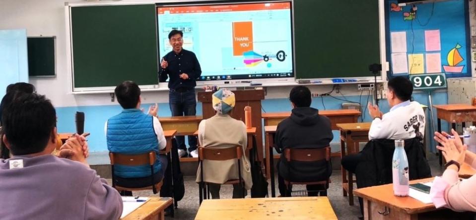 《圖說》福和國中陳君武校長分享校內推動雙語教學實況。〈教育局提供〉
