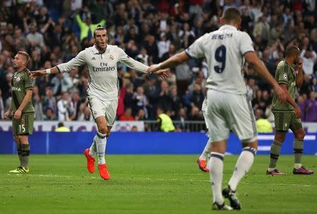 Football Soccer - Real Madrid v Legia Warszawa - UEFA Champions League - Santiago Bernabeu stadium, Madrid, Spain, 18/10/16 Real Madrid's Gareth Bale celebrates after scoring a goal. REUTERS/Sergio Perez